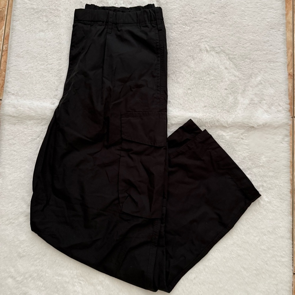 Uniqlo Black Men’s Cargo Pants with Elastic Waist